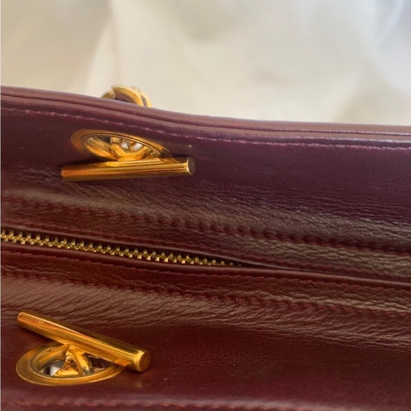 Elegant Burgundy Leather Handbag - Picture 5 of 8
